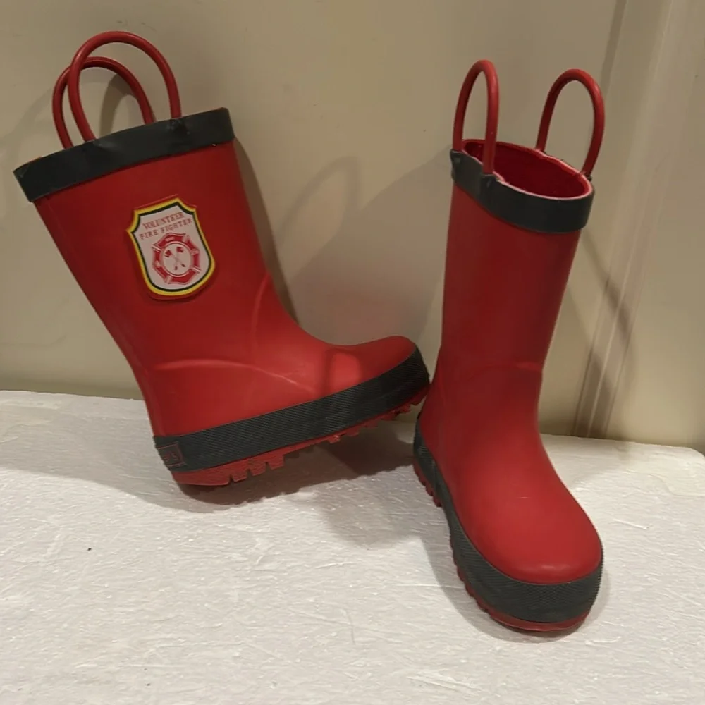 Carter’s kids slip in Firefighter rubber Rain Boots size 5 red